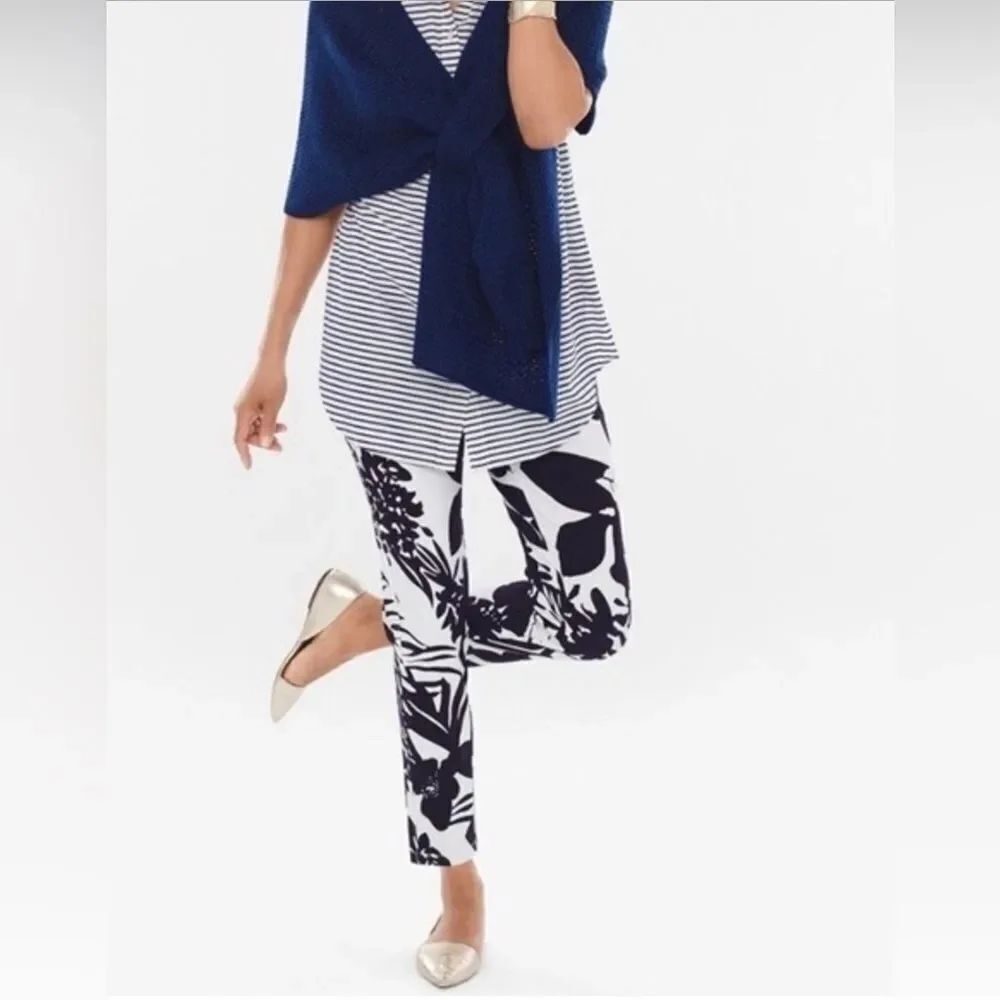Chico’s Travelers Collection Black & White Tropical Floral Crepe Pants Sz 0 US4